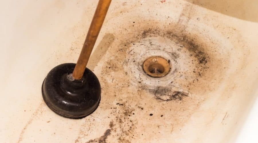 5 tips to unclog a bathtub drain