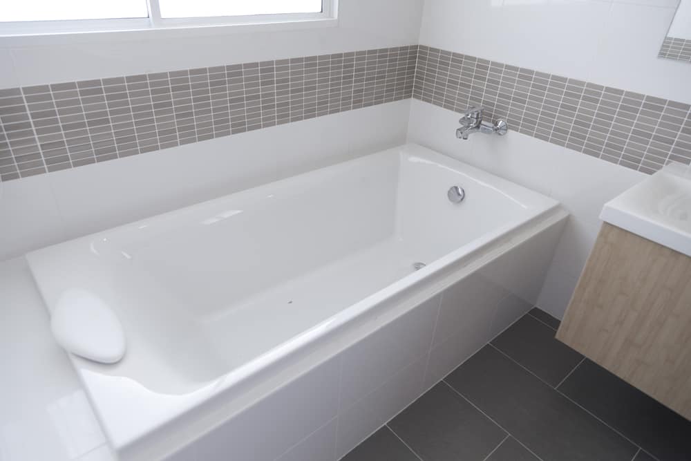 Bathtub Liner Remodel Your Tub Quickly, How To Replace An Acrylic Bathtub