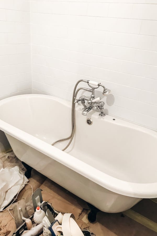 10 Easy Steps To Refinish A Bathtub, What Is Used To Refinish Bathtubs