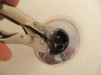 6 Easy Steps To Remove A Bathtub Drain, How To Remove A Broken Bathtub Drain Plug