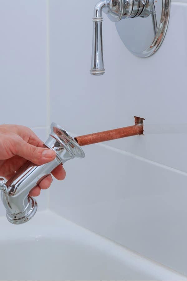 11 Easy Steps To Fix A Leaky Bathtub Faucet, My Bathtub Is Leaking