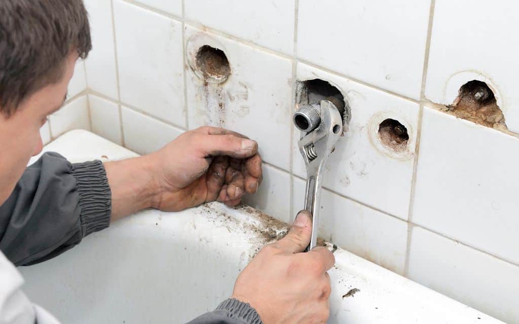 Fix A Leaking Bathtub Faucet, How To Repair Bathtub Faucet Drip
