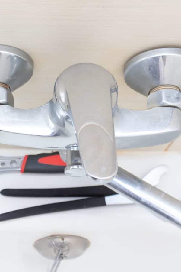 11 Easy Steps to Fix a Leaking Bathtub Faucet