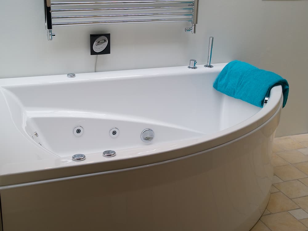 Bathtub Liner Remodel Your Tub Quickly, How To Remove Water From Between A Bathtub And Liner