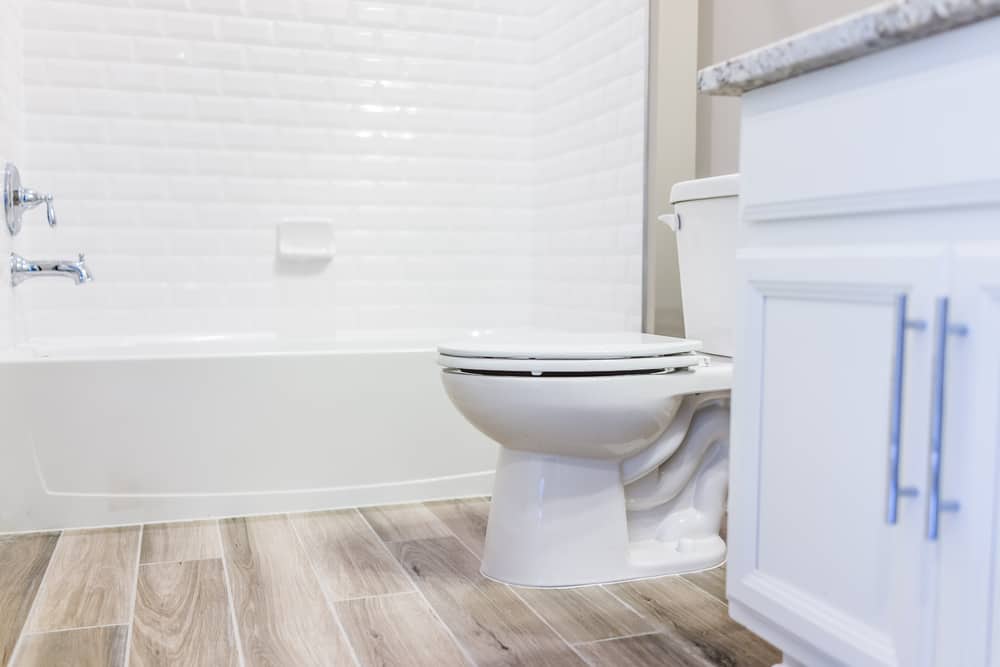 10 Best Bathtub Surrounds Of 2022 Tub, Bathtub Surround Versus Tile