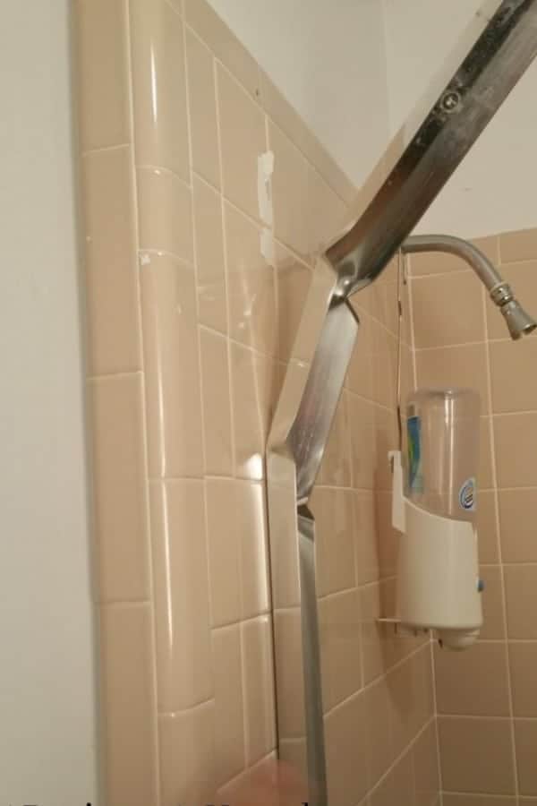 How To Remove Shower Doors Step By, How To Remove Bathtub Sliding Glass Doors