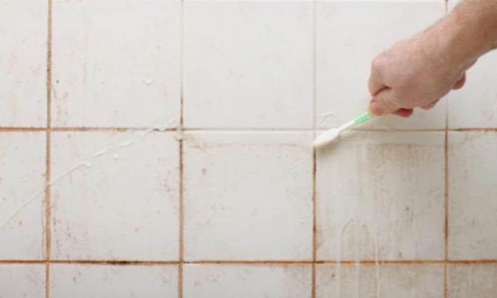 7 Tips To Get Rid Of Mold In Shower Caulk, How To Remove Black Spots From Bathtub Caulking