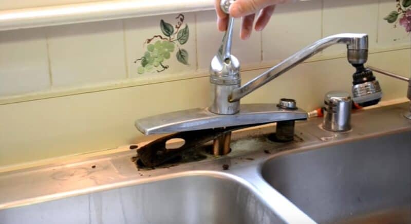 Faucet Tutorial How to Replace Kitchen Faucet? (Step-by-Step Tutorial)