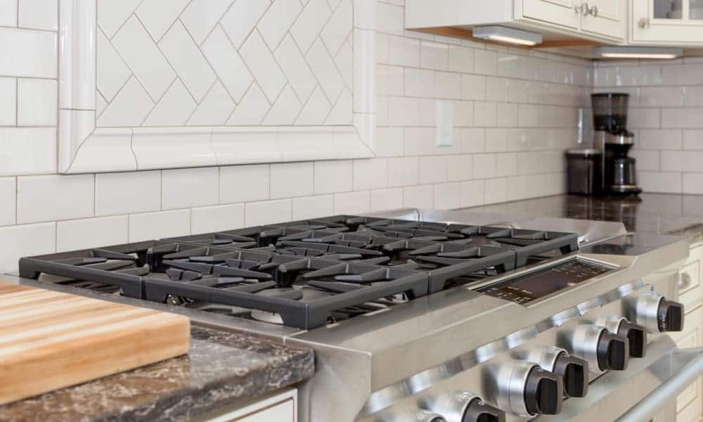 Medallion backsplash white tiles