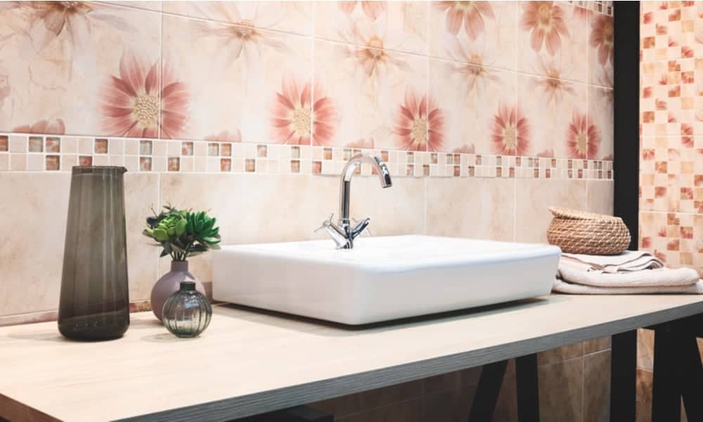 Modern New Design Red and Brown 4 Piece Elegant Ceramic Bathroom Accessory Set 