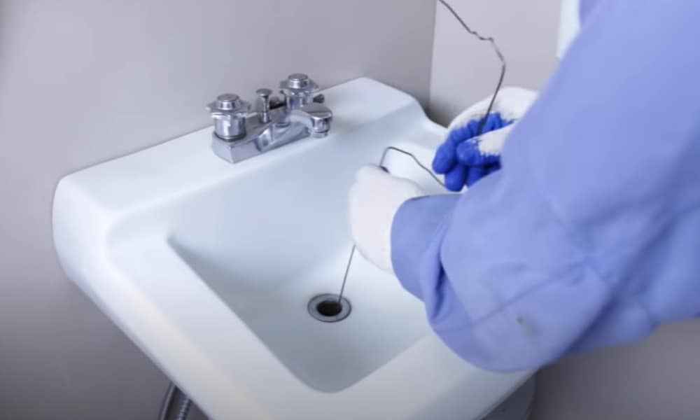 9 Ways To Clean Bathroom Sink Drain, How To Clean The Drain In Bathroom Sink