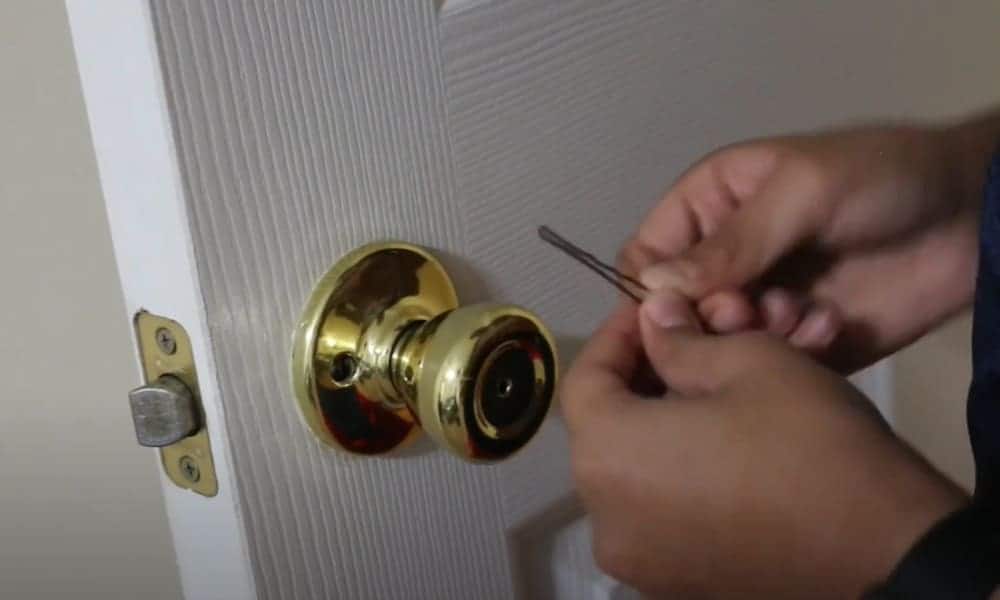 12 Ways To Open A Locked Bathroom Door - How To Remove Bathroom Door Lock