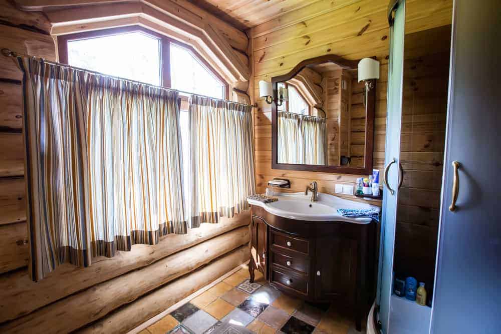 Stylish Farmhouse Bathroom