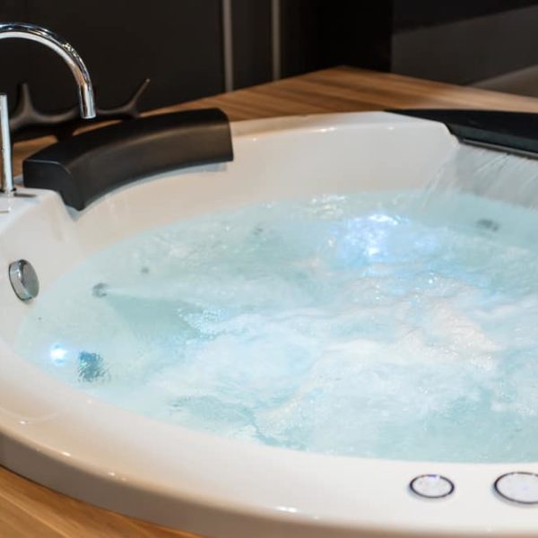 7 Best Whirlpool Tubs of 2022 – Which Model is Right for You?