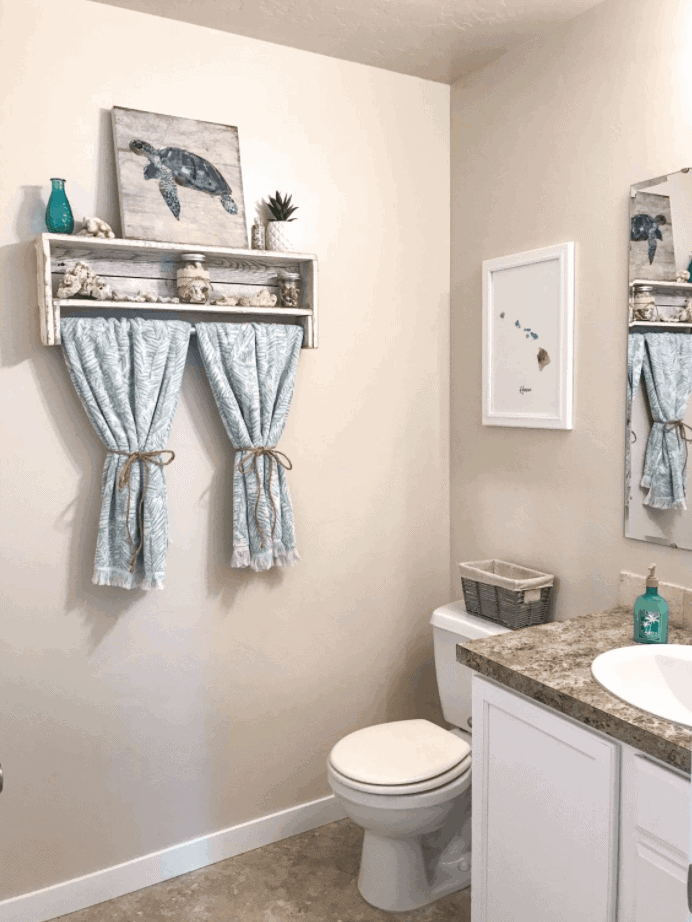 Beach-Themed Bathroom Decor