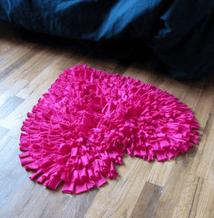How to DIY Eco Bath Rug from Old T-shirts