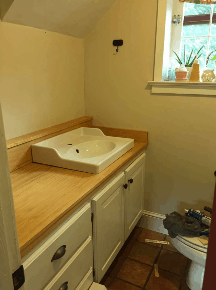 How to Install Beautiful Wood Countertops in the Farmhouse BathroomHow to Install Beautiful Wood Countertops in the Farmhouse Bathroom