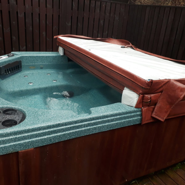 17 Homemade Hot Tub Cover Plans You Can DIY Easily