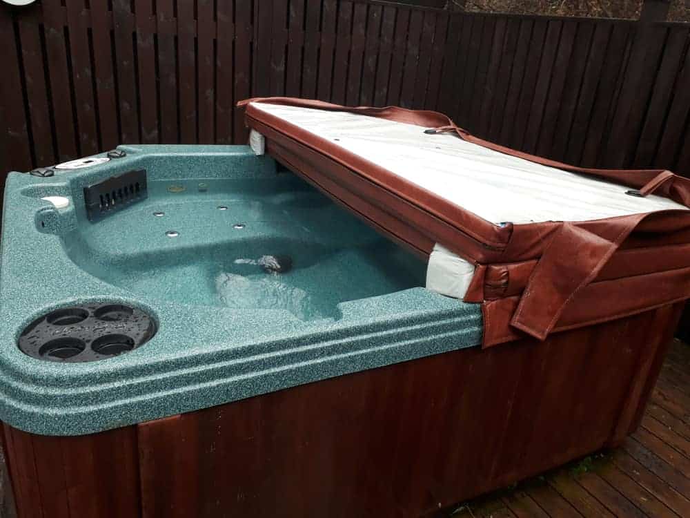 17 Easy Homemade Hot Tub Cover Plans 