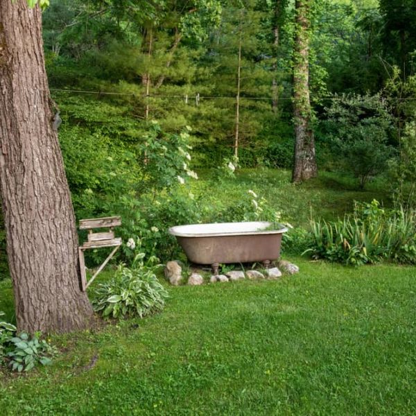 25 Easy Homemade Outdoor Bathtub Plans