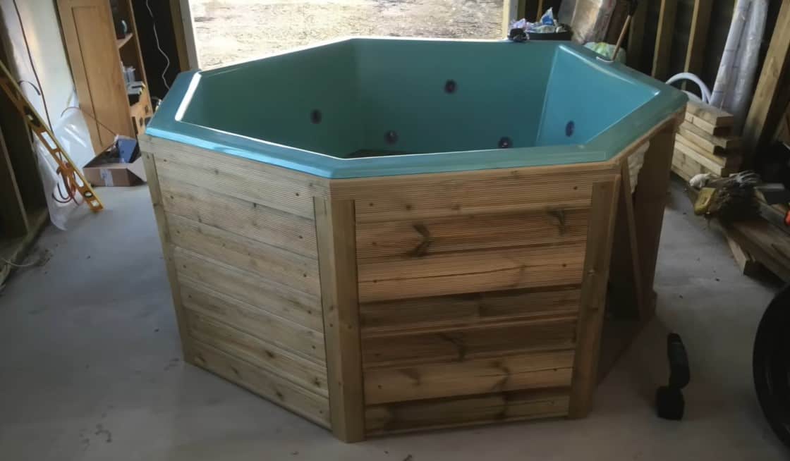 DIY Hot Tube from Maple Fever