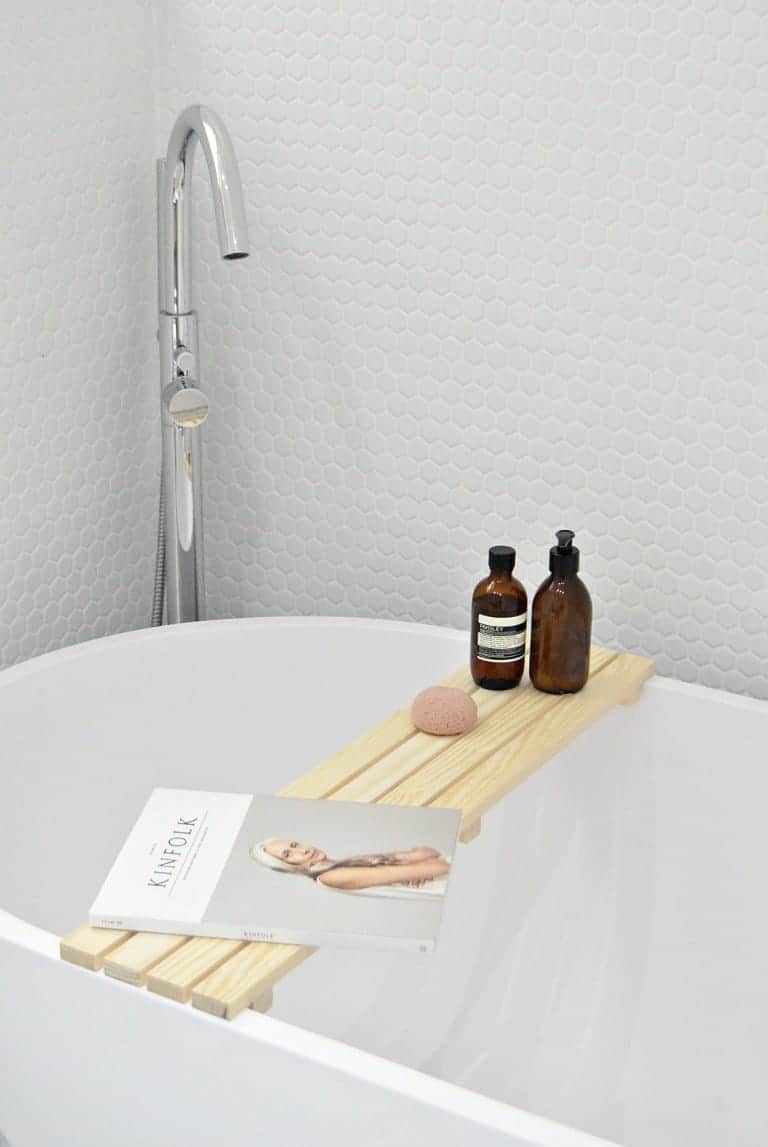 DIY Pinewood Bath Caddy