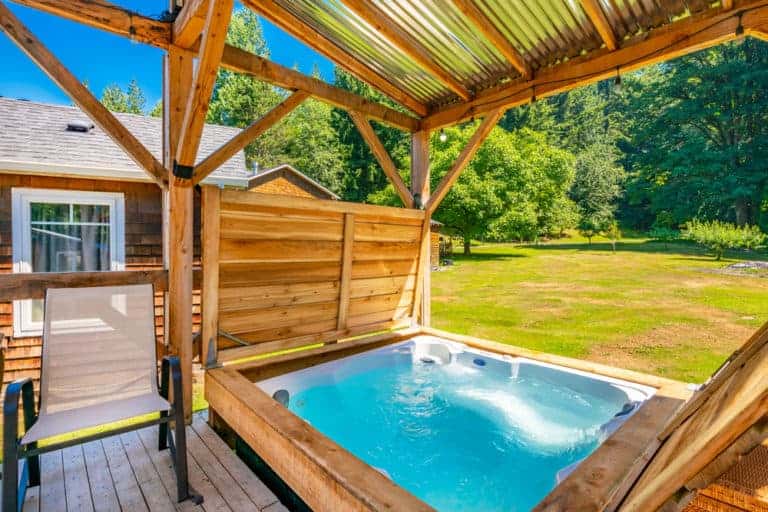 25 Cheap DIY Hot Tub Enclosure Ideas
