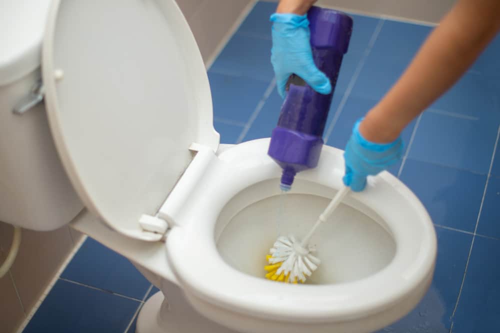 How to get yellow stains out of toilet bowl with Vinegar?