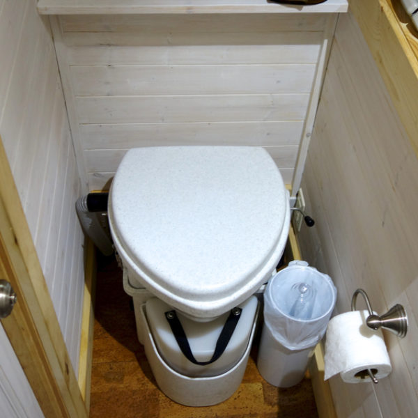 6 Best Small Composting Toilets for Tiny House 2022