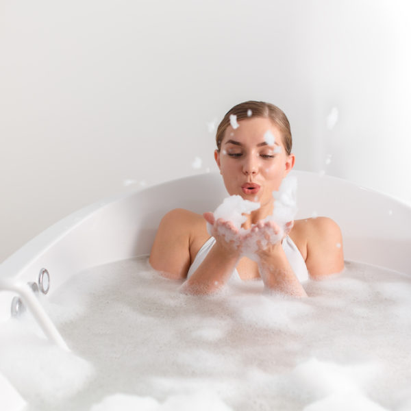 Whirlpool Tub vs. Air Tub: What’s the Difference?